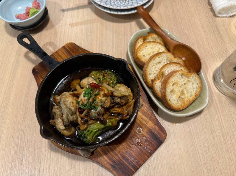 在牡蛎居酒屋吃了好多100一个的生牡蛎🥹在牡蛎居酒屋吃了好多100一个的生牡蛎🥹