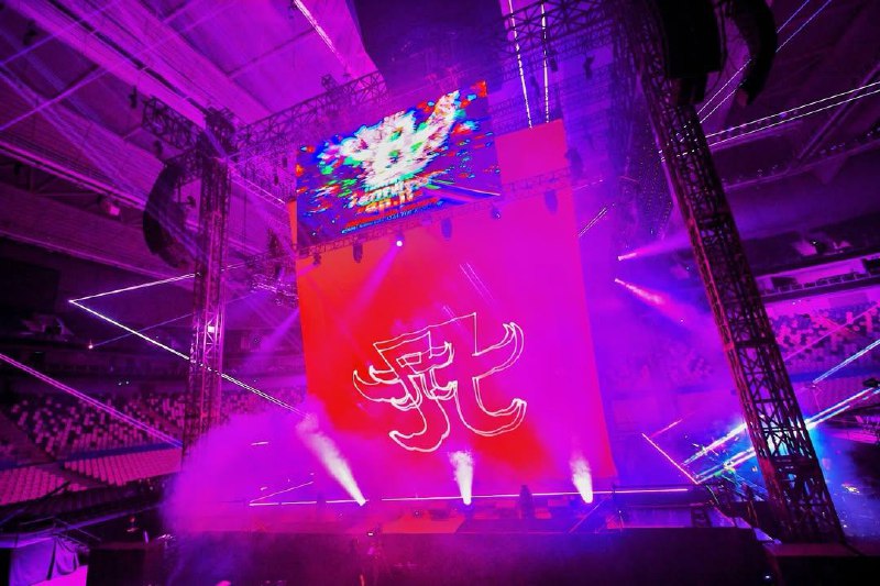 浜崎あゆみ刚刚在 ins 发布了自己在上海舞台上表演的照片