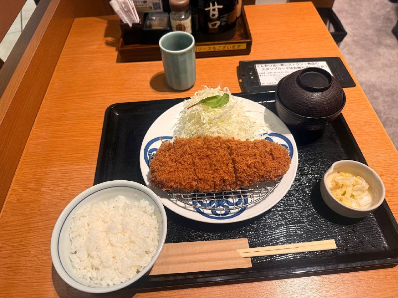 品尝一下美茶豚🐷据说是吃绿茶粉末长大的🤣