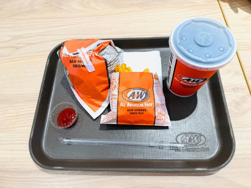 感谢推友推荐冲绳美食已经到汉堡店吃上了😋感谢推友推荐冲绳美食已经到汉堡店吃上了😋