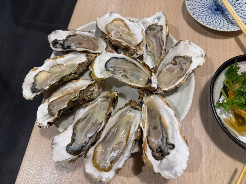 在牡蛎居酒屋吃了好多100一个的生牡蛎🥹在牡蛎居酒屋吃了好多100一个的生牡蛎🥹