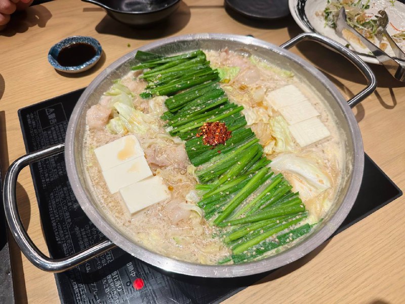 #Food #Life #美食⭐️博多もつ鍋 おおやま📍〒812-0013 福岡県福岡市博多区博多駅東２丁目１−１ ２F虽然日本料理中有各式各样的锅物料理，但其中的“牛肠锅”却是作为福冈名物而广为人知