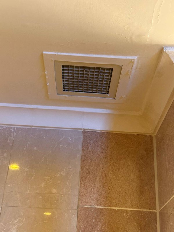 你很难想象一个五星级酒店浴室漏水今天中午一回来卫生间差点成泳池了🤣