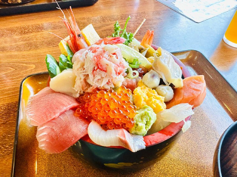 #美食2000日元的海鮮丼🦞太有食欲了