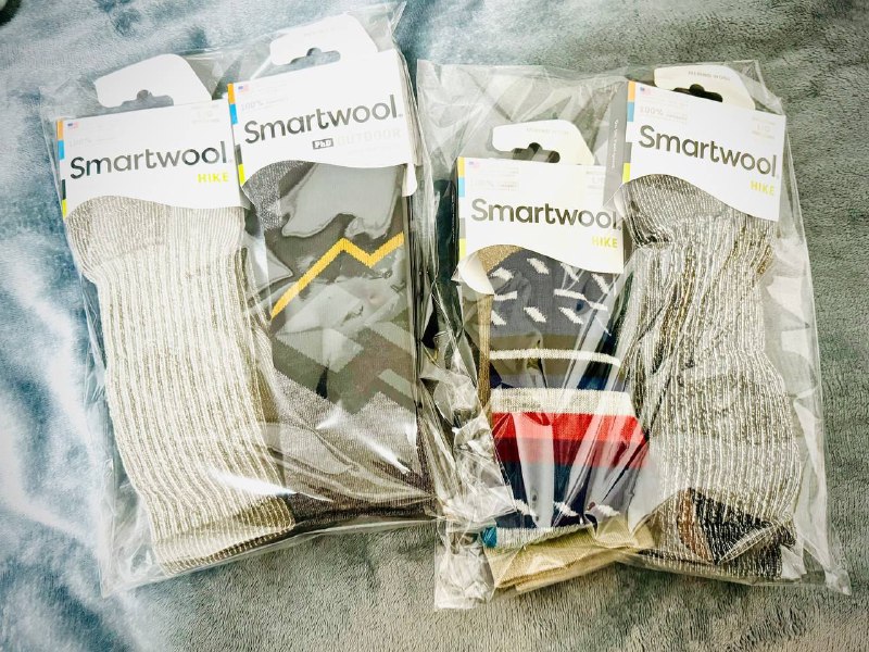 #好物打折买的smartwool袜子到了之前以为是智商税 后来买了一双尝试了一下 真的太好穿了最关键的是打完折跟靴下屋一个价 甚至更便宜😆推荐日常穿买hike系列和phd系列就够了 高山系列的太厚了