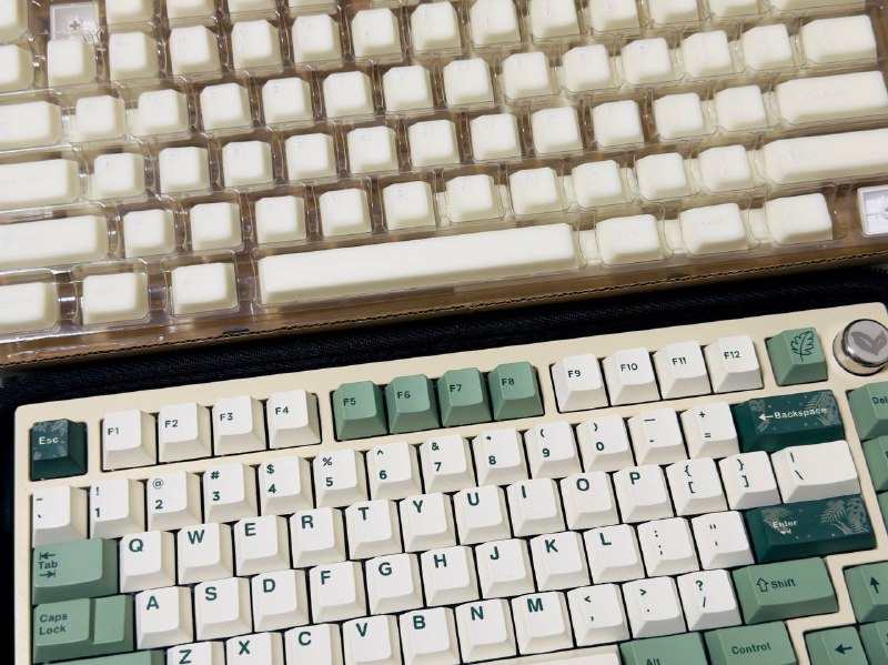 打劫隔壁群主成功下一步准备带着键盘跑路回国了