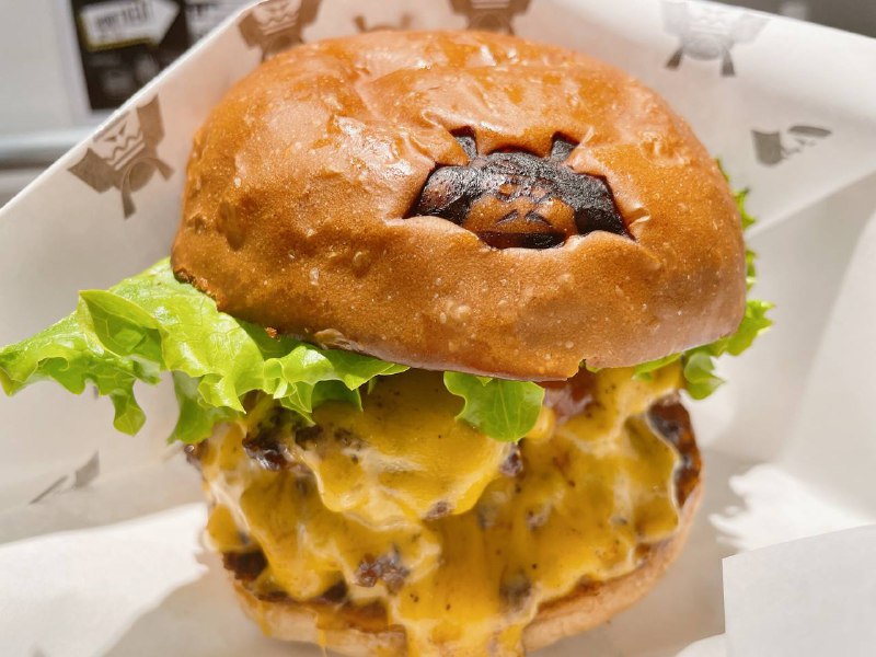 ショーグンバーガー〒160-0021 東京都新宿区歌舞伎町１丁目１５−12ショーグンバーガー味道真的很特别！100%和牛汉堡🍔鲜嫩多汁ショーグンバーガー〒160-0021 東京都新宿区歌舞伎町１丁目１５−12ショーグンバーガー味道真的很特别！100%和牛汉堡🍔鲜嫩多汁
