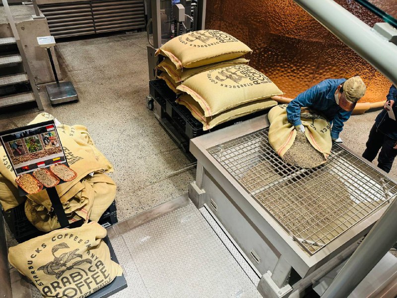 #美食 今日份的星巴克臻選®東京烘焙工坊由星巴克首席设计师Liz Miller和隈研吾打造店里的菜单区别于普通店 能点到各种限定饮品还可以现场看咖啡豆烘培话说晚上的中目黑也太好逛了种草了这个星巴克大师店限定的咖啡杯☕️#美食 今日份的星巴克臻選®東京烘焙工坊由星巴克首席设计师Liz Miller和隈研吾打造店里的菜单区别于普通店 能点到各种限定饮品还可以现场看咖啡豆烘培话说晚上的中目黑也太好逛了种草了这个星巴克大师店限定的咖啡杯☕️