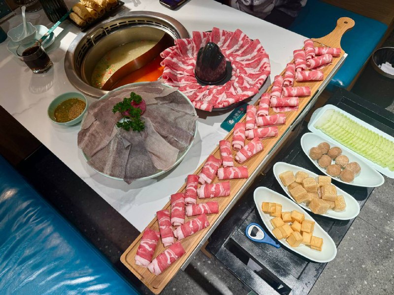 我以为小肥羊快倒闭了没想到走高端路线了😂