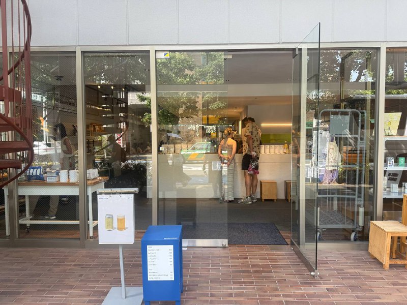 原宿逛街日常这个ミルク出しコーヒー还挺好喝原宿逛街日常这个ミルク出しコーヒー还挺好喝