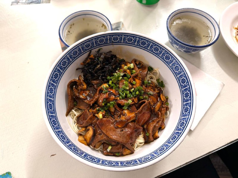 这沪西老弄堂面馆的蛤蜊猪肝面真好吃，量大管饱还实惠😋这沪西老弄堂面馆的蛤蜊猪肝面真好吃，量大管饱还实惠😋