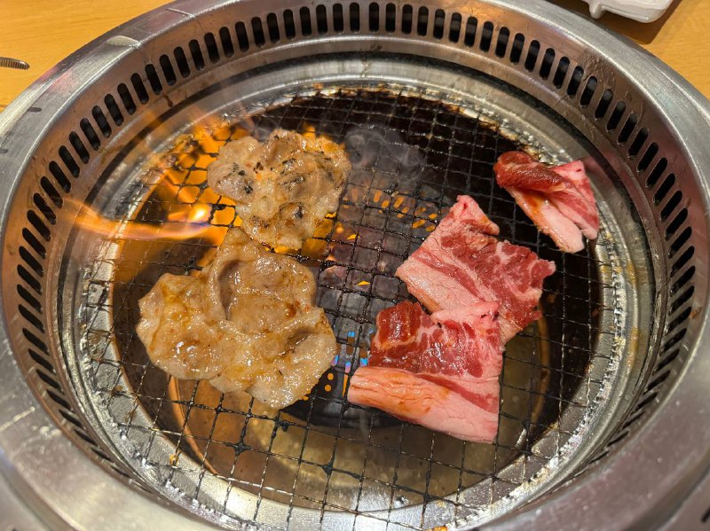 本小留终于久违的吃上了一顿烤肉😭