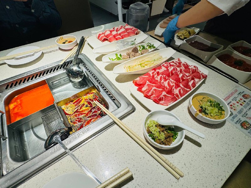 这海底捞软饮放题也没了学生优惠也没了俩人点了两万块钱的这以后谁吃的起啊🥲