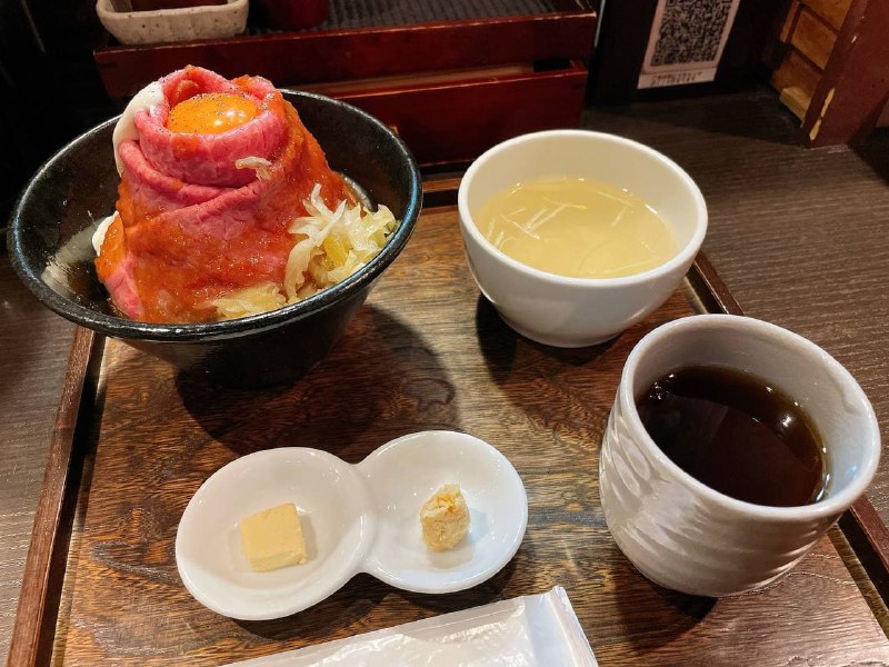 #foods大野ローストビーフ 烤和牛饭今天为大家介绍的是位于东京都原宿的大野ローストビーフ餐馆