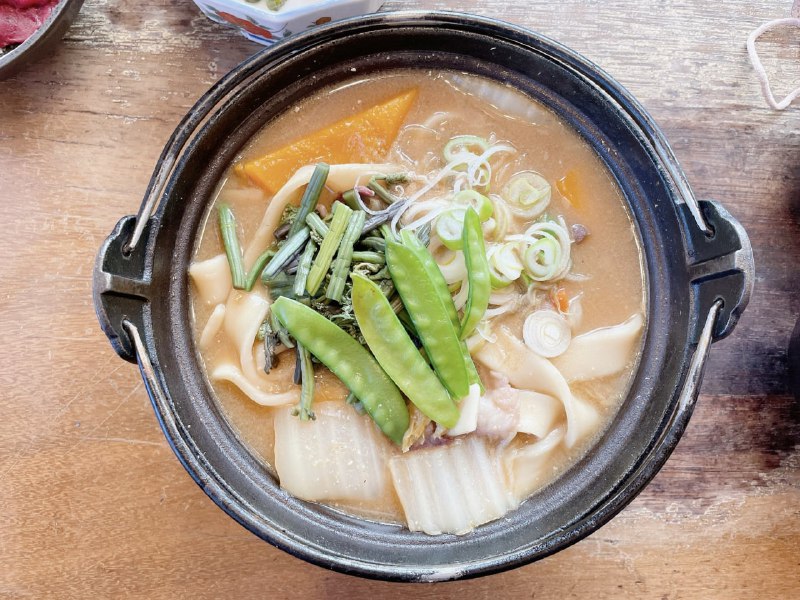 马肉刺身和山梨县名物熊肉ほうとう马肉刺身和山梨县名物熊肉ほうとう