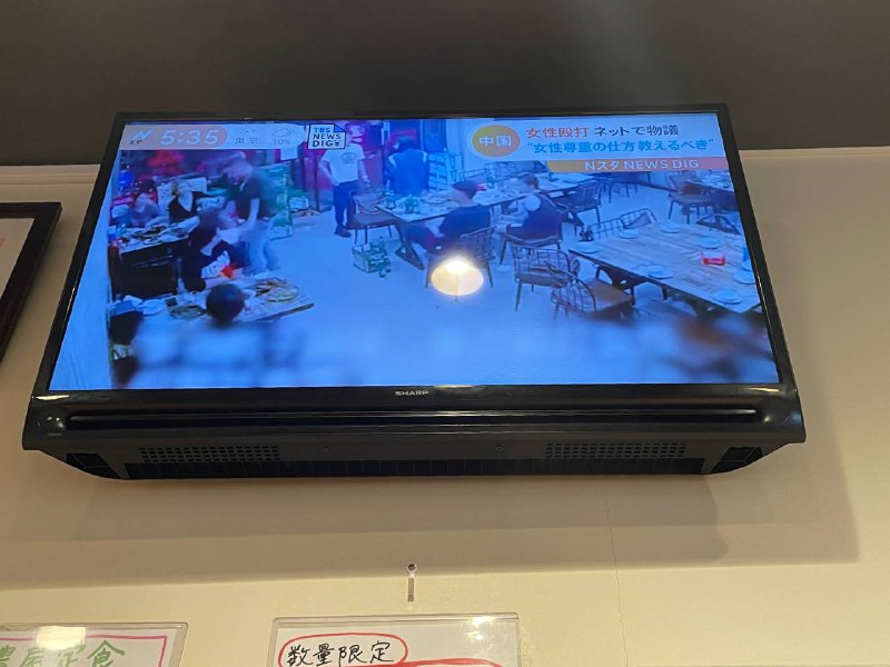 一边吃猪排饭一边听日本媒体报道唐山打人