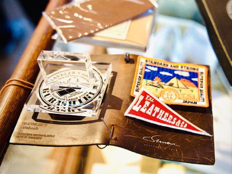 终于拿到了在仓敷TSL店铺里定制的TN手帐！！！由于是手工缝制的刺绣+内页皮具和印章定制，所以等了将近一周才拿到