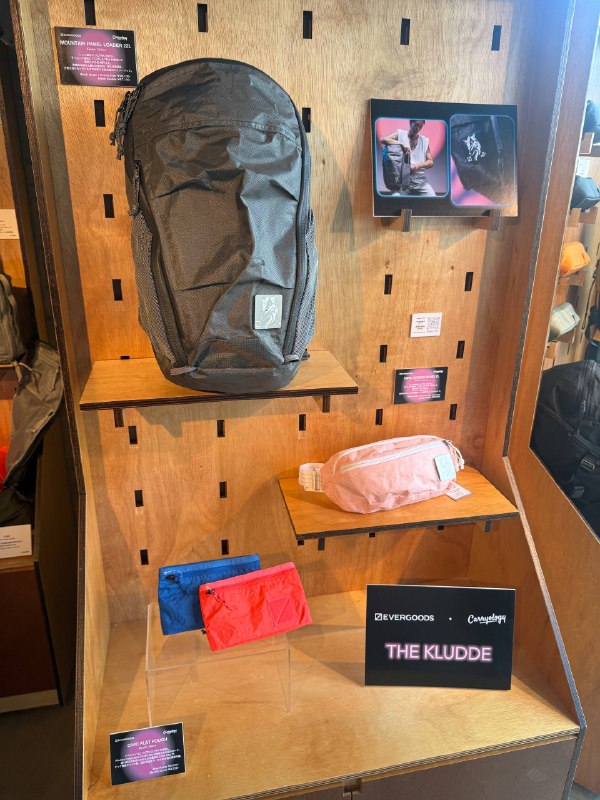 溜达到葛飾区Evergoods日本总代这里喝了杯咖啡☕️开放的办公环境真的不错然后拿下了我心动好久的日本最后一个限量款破袋子🤓爽