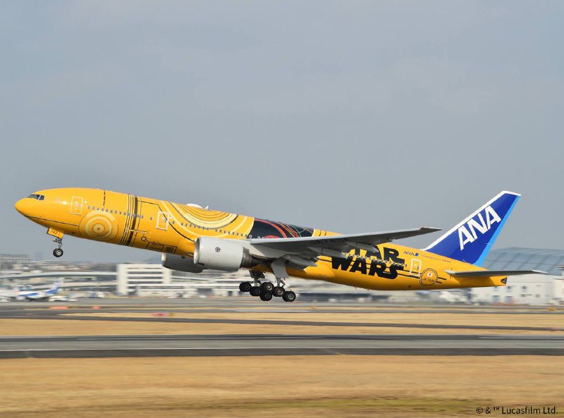 到廊桥才知道今天坐ANA星战主题飞机耶飞机广播还有特殊音效🤣到廊桥才知道今天坐ANA星战主题飞机耶飞机广播还有特殊音效🤣